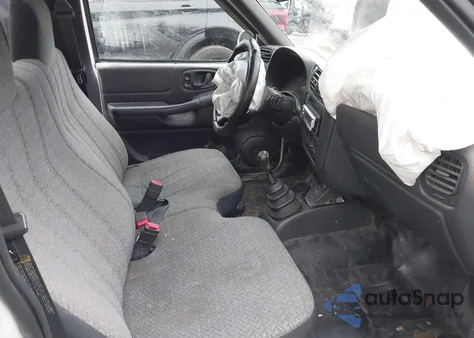 2000 Chevrolet S-10 from USA, damaged, VIN 1GCCS1452YK290678